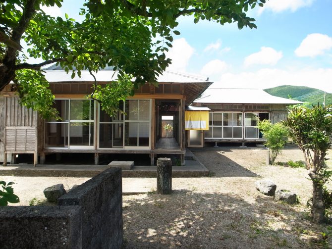 加計呂麻島、伝泊リリーの家